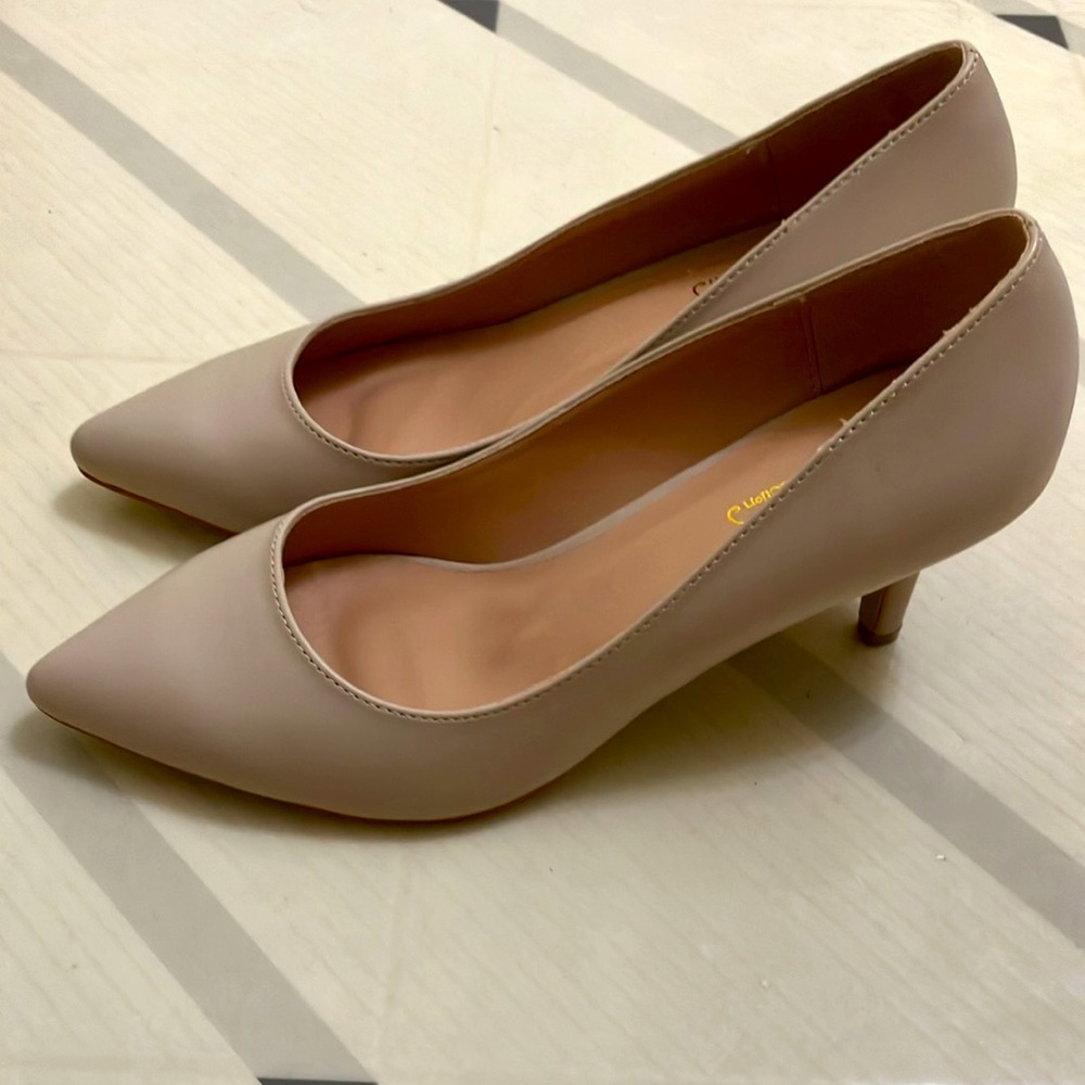Journee Collection pumps, size 7.5.   New!